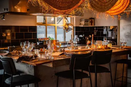 /clients/Helmi/Helmi_chefs_table_4.jpg